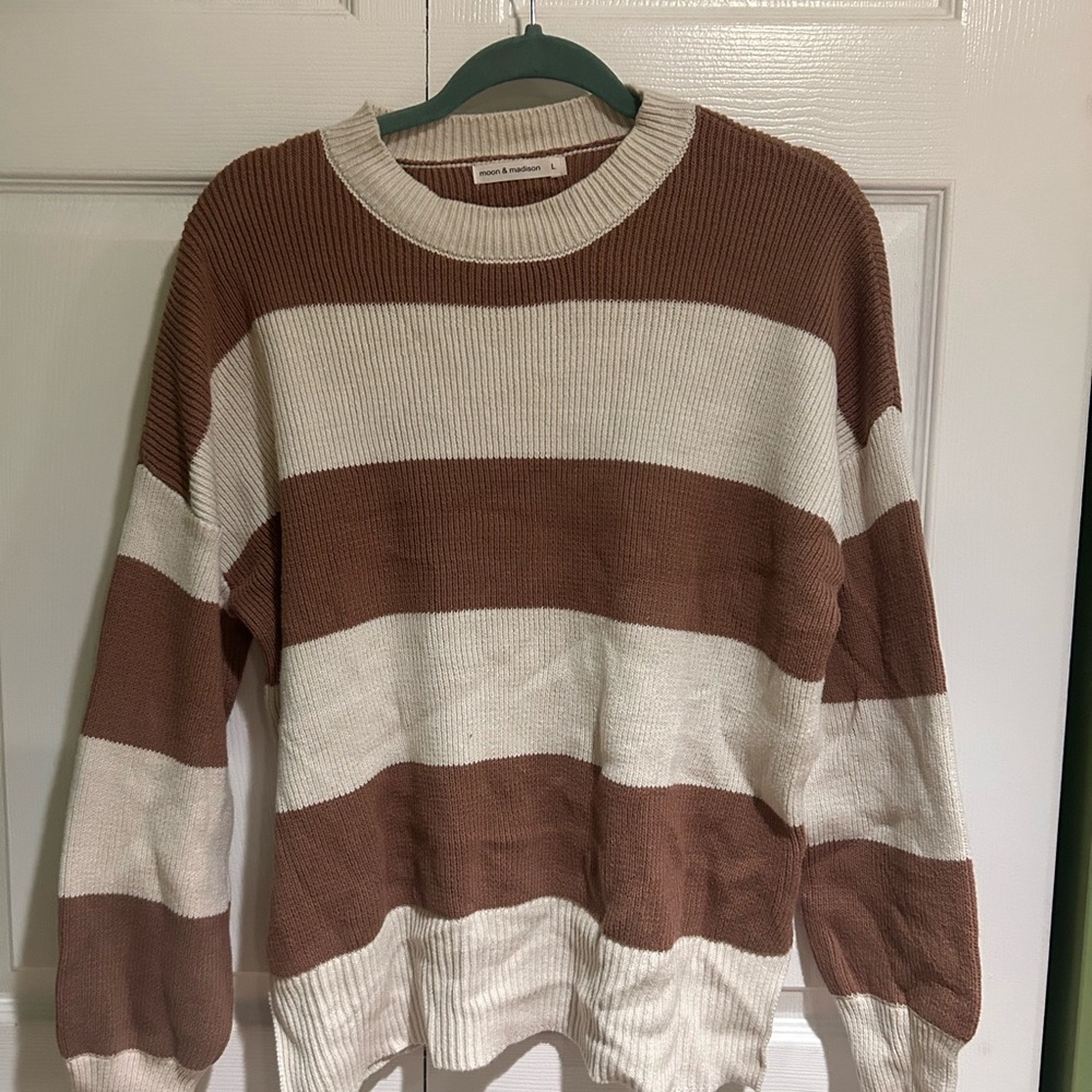 Moon & Madison Brown and Cream Knit Top